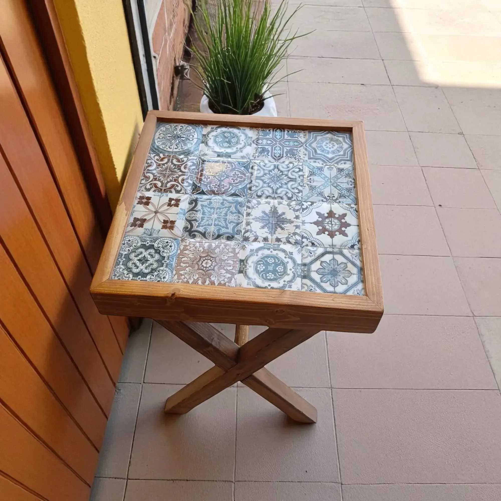Handcrafted Small Ceramic Accent Table – Pine Wood Decorative Top - 3 Kg