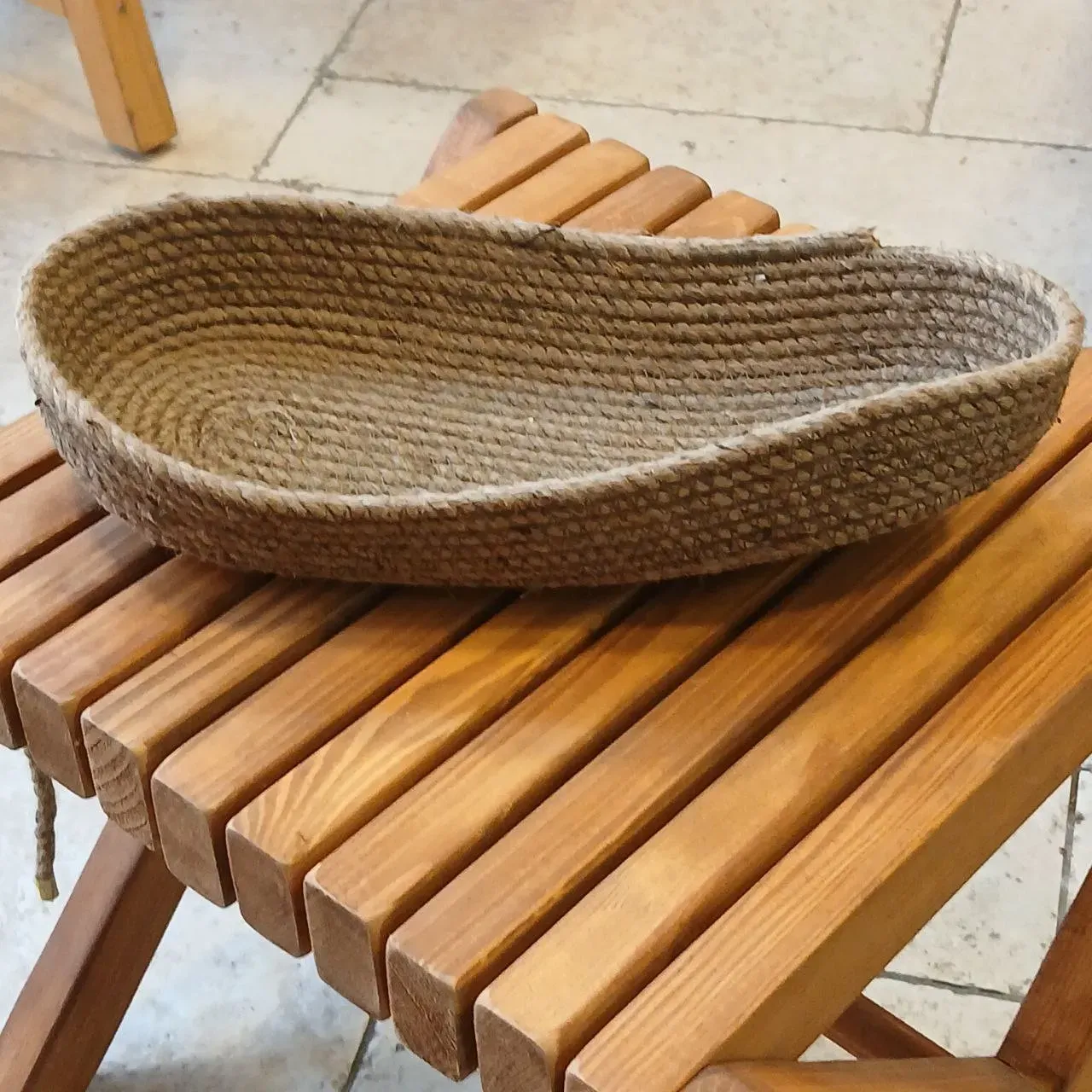 Handcrafted Jute Bread Plate – Stitched Natural Fiber Tray