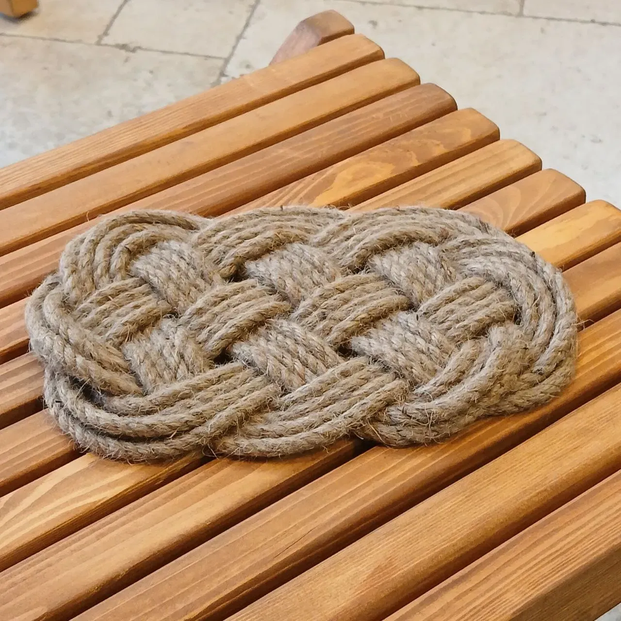 Handcrafted Oval Jute Coaster – Braided Natural Fiber ( 26×18 cm)